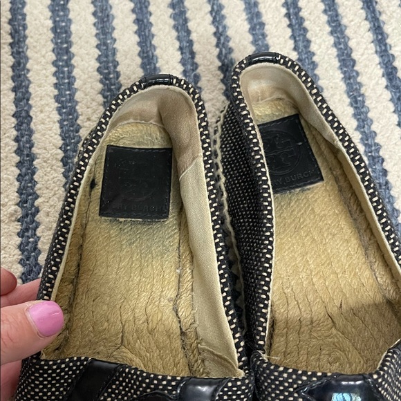 Tory Burch leather logo espadrilles. Size 8. Good condition - Picture 2 of 4
